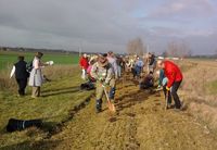 Une soixantaine de bénévoles de Caminarem et de l'association ont planté, protégé, paillé près de 700 ml de haie champêtre.